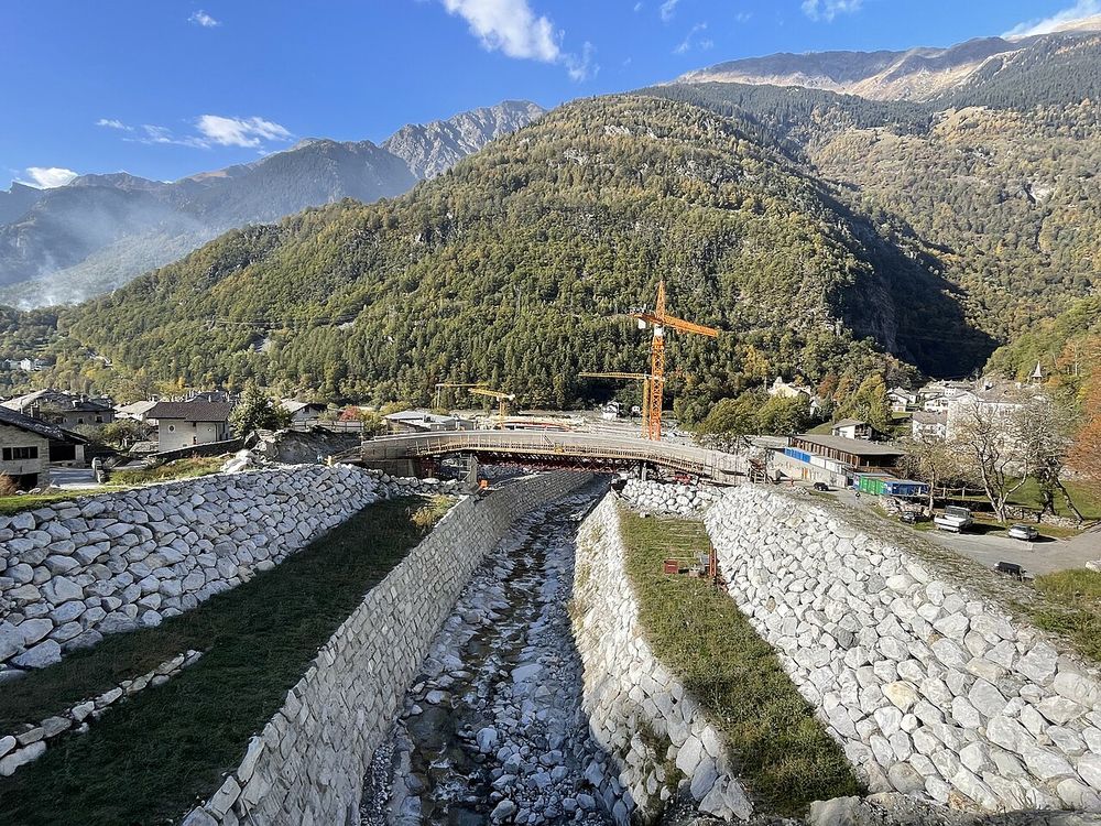 Bondo in 2022: the bed of the Bondasca being widened to carry future debris flows.